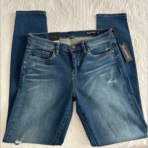 Blank NYC. Classic mid-rise skinny jeans. Size 28.
